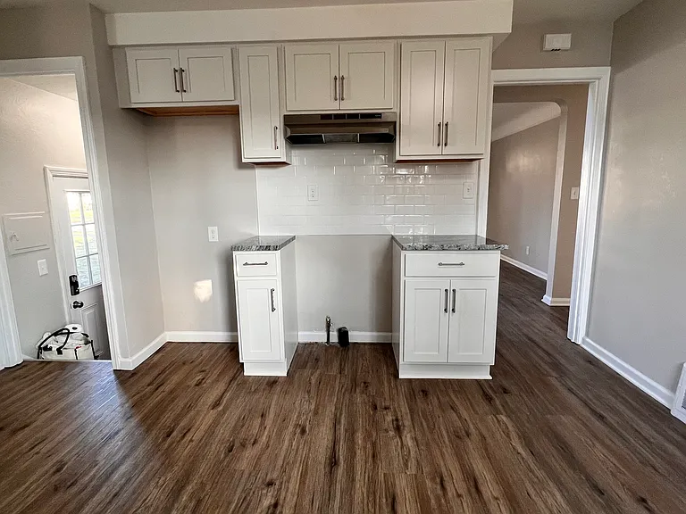 5128 Catherine St — Photo 11