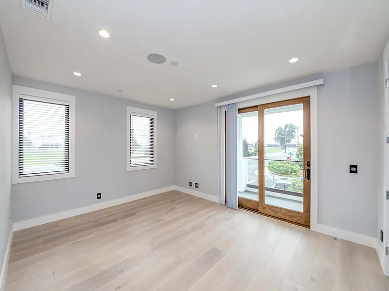 18538 Amie Ave — Photo 35