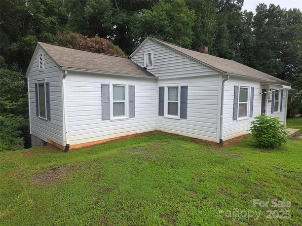 315 Spruce St SW, Lenoir, NC 28645