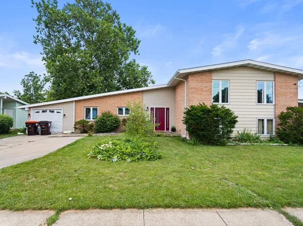 1505 S Pointe Dr, Rantoul, IL 61866