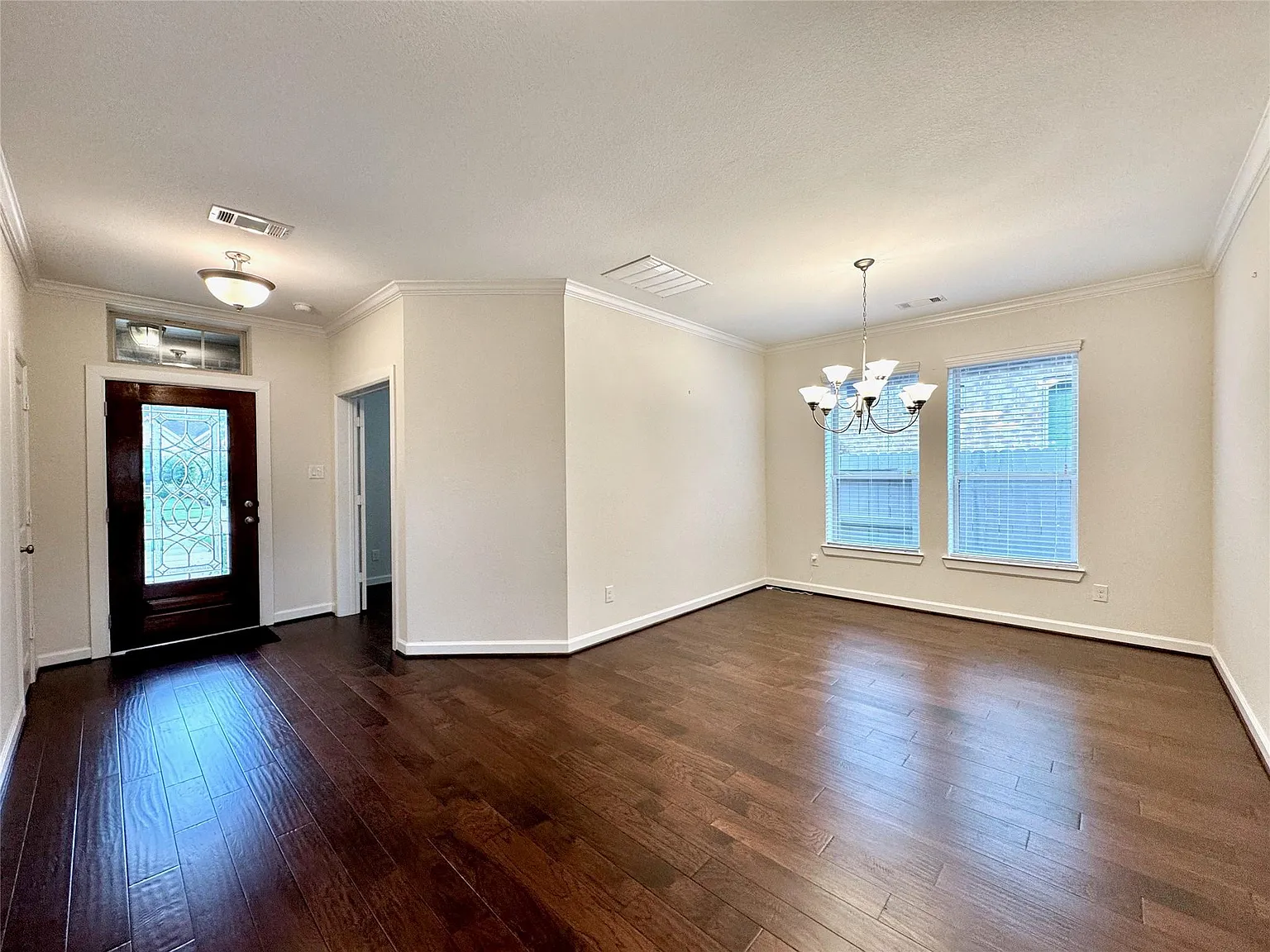 4 bed, 3.5 bath, 3020 sqft, $3,900 — Photo 4