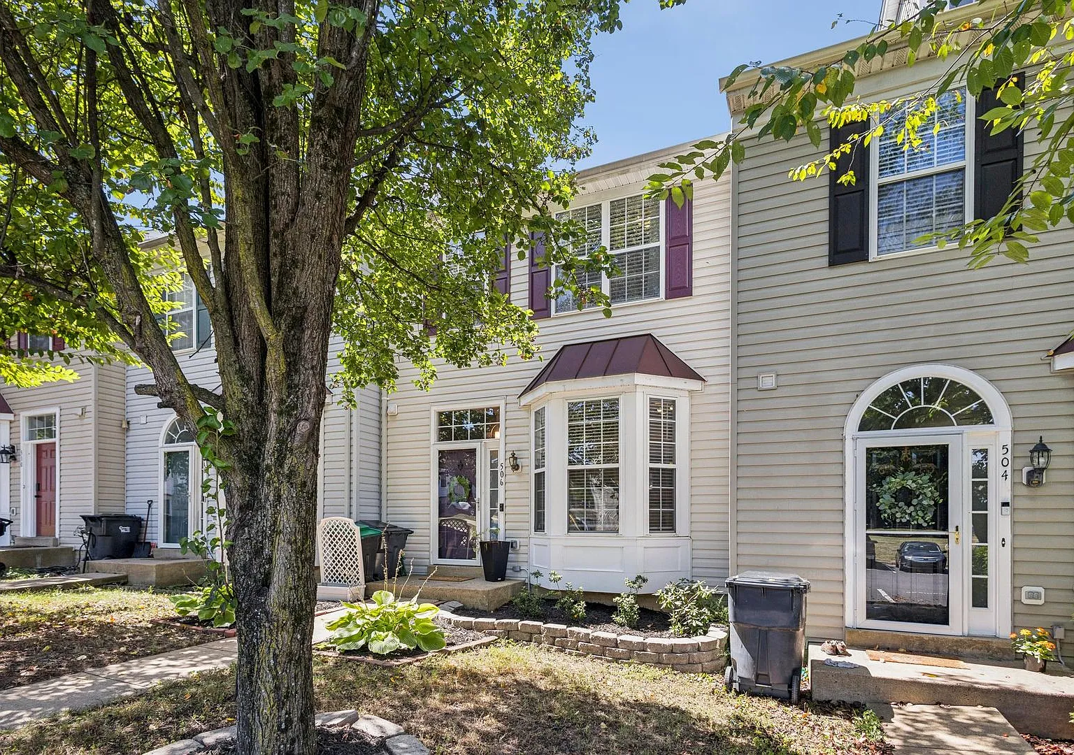 This spacious 4-bedroom, 3.5-bath townhome has been beautifully refreshed and is ready for you to... — Photo 1