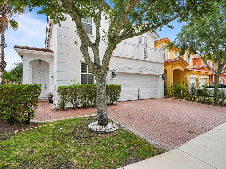 8741 NW 110th Ave — Photo 3
