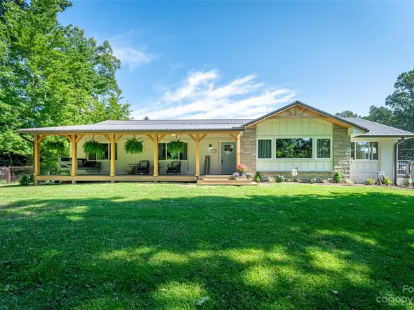 115 Blythewood Dr, Hendersonville, NC 28792