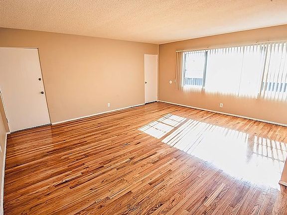 4th image of 1526 S Sherbourne Dr #6
