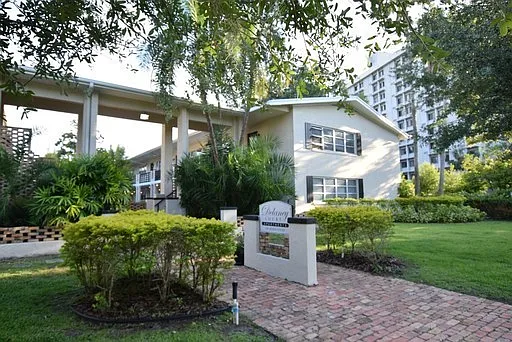 Delaney Court — Photo 11
