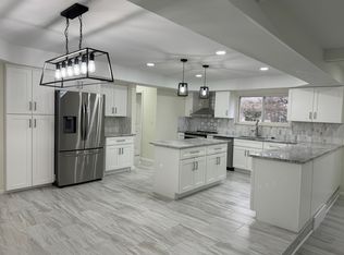 2980 Quartz Dr, Troy, MI 48085