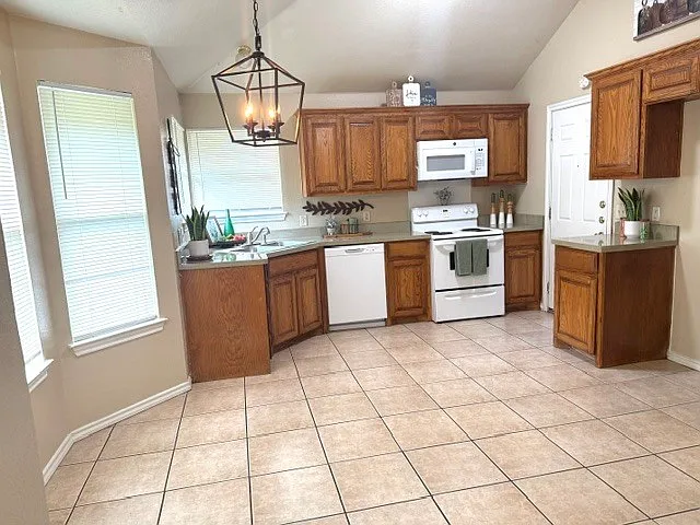 4905 Brianhill Dr — Photo 2