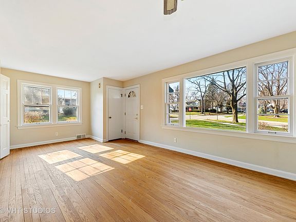 3rd image of 203 E Lincoln Ave
