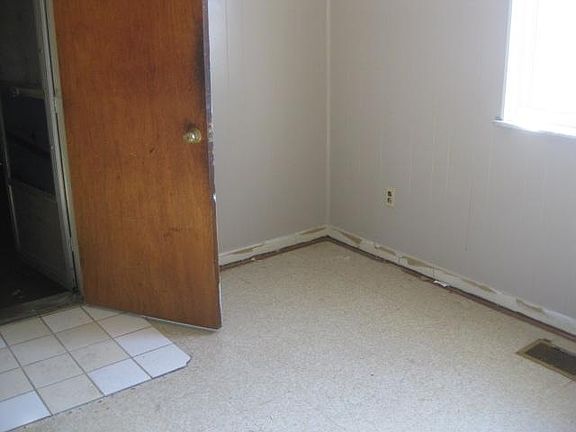 5th image of 521 N Eppington Dr