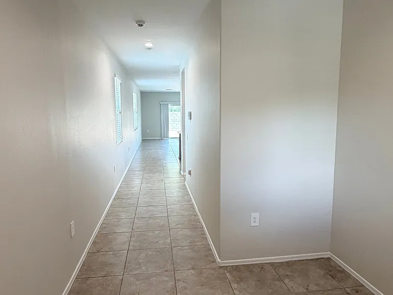 35420 W San Alvarez Ave — Photo 4