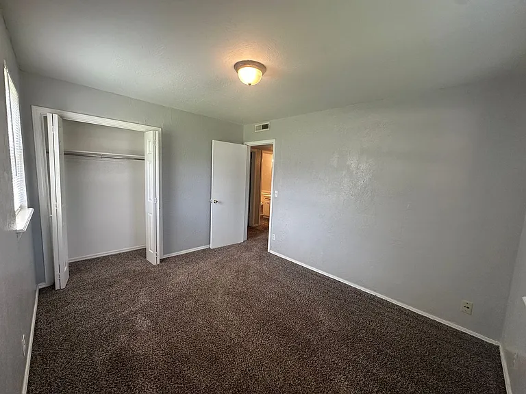 4844 Woodview Dr — Photo 40