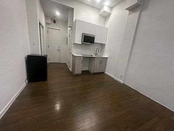 4th image of 274 Newbury St #1