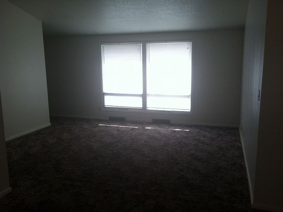 2nd image of 710 Greenbriar Cir