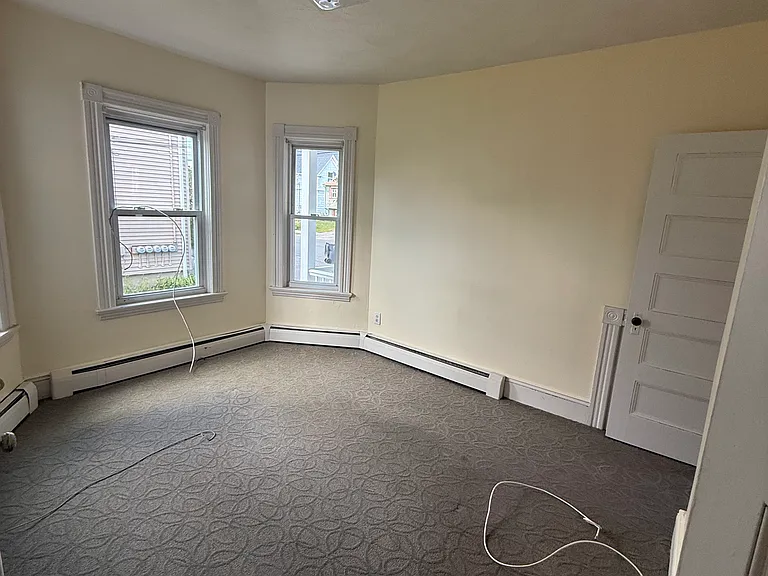  153 Woodbine St 1stFlr 2Bed NEWFlooring NEWPaint NOPets Storage Prkg — Photo 18