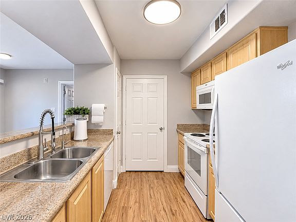 4th image of 8000 W Badura Ave #2039
