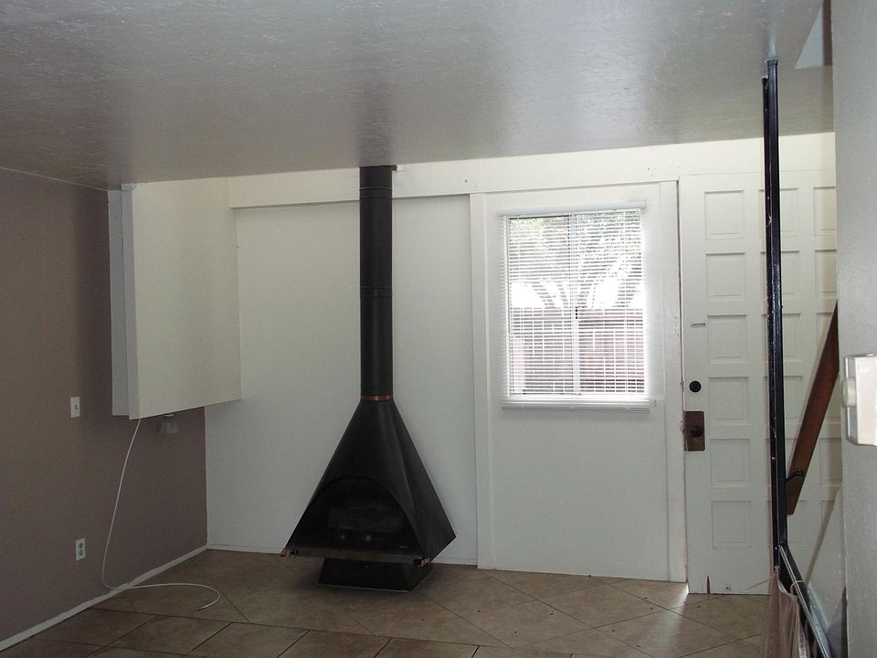 2nd image of 418 Palm Dr