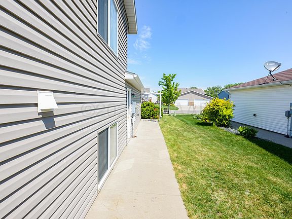 3rd image of 1640 6th St W