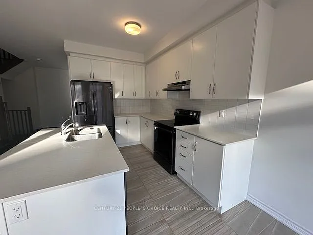 1471 Blackmore St — Photo 27