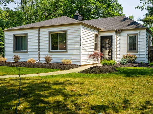 20954 Greenview Rd, Southfield, MI 48075