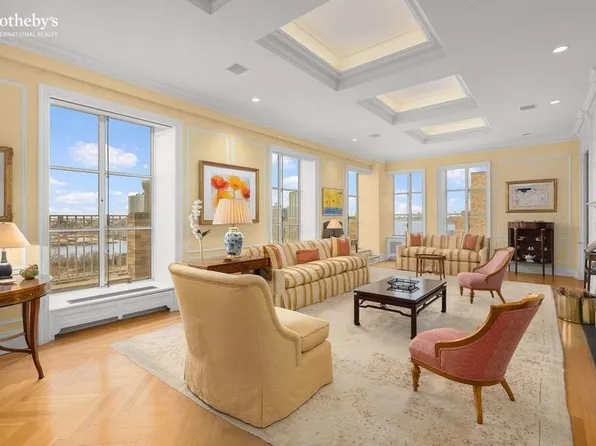 435 East 52nd Street 14G image 3 of 23