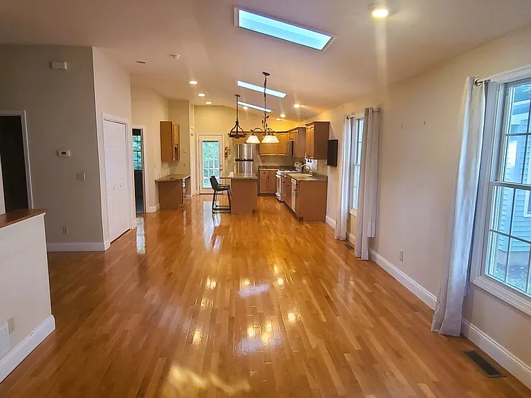 605 Benjamin Ct — Photo 9