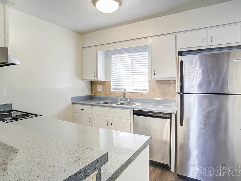 The Bahia Apartments — Photo 34