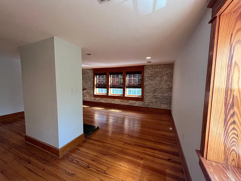 1915 E Market St #3 — Photo 17