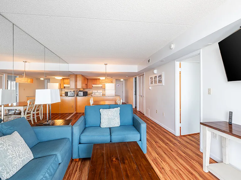 302 32nd St #205 — Photo 2