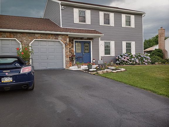 2nd image of 510 Hillside Ct