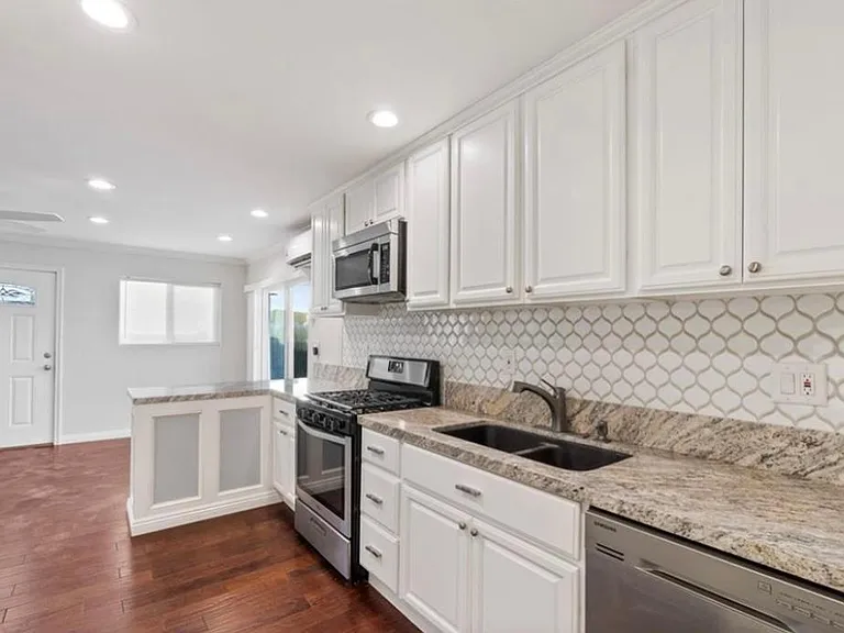 25770 Miramonte St #1/2 — Photo 10