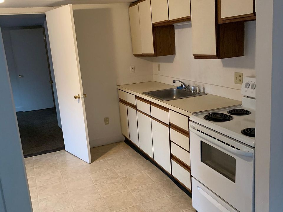 1st image of 14 Hoyt Ln