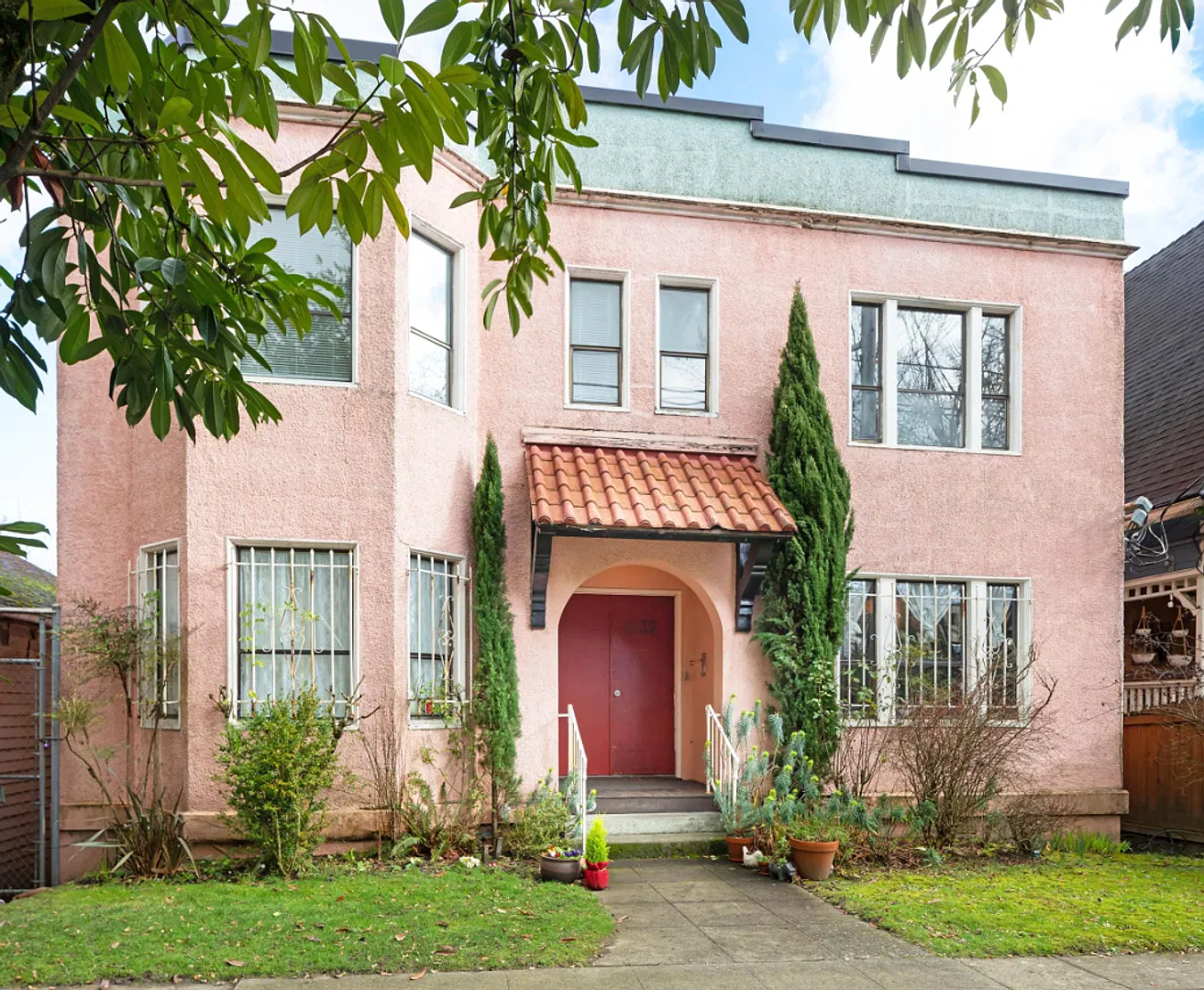 Rosada Apartments — Photo 1