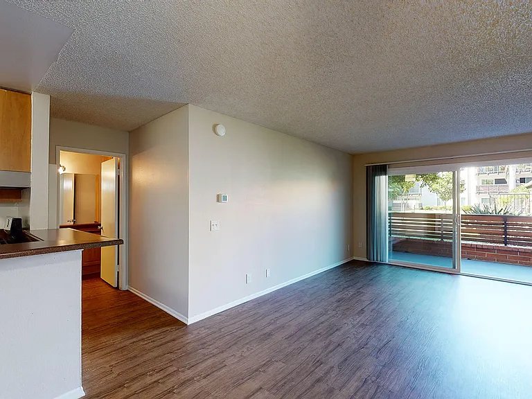 Huntington Vista — Photo 32