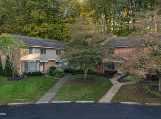 5529 Forest Lake Dr, Prospect, KY 40059