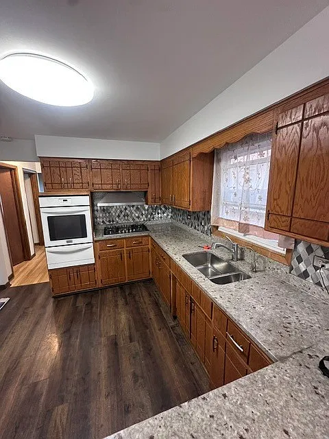 3 bed, $1,950 — Photo 3