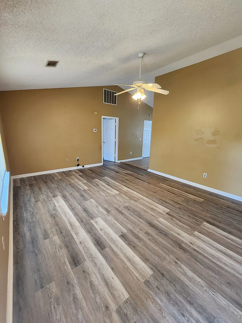 102 Crosby Drive — Photo 4