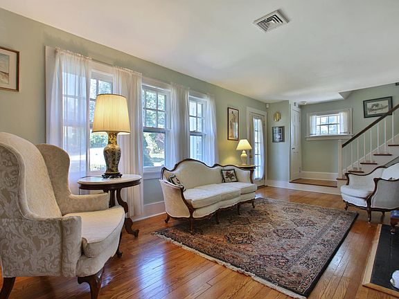 2nd image of 32 Woodbine Ave
