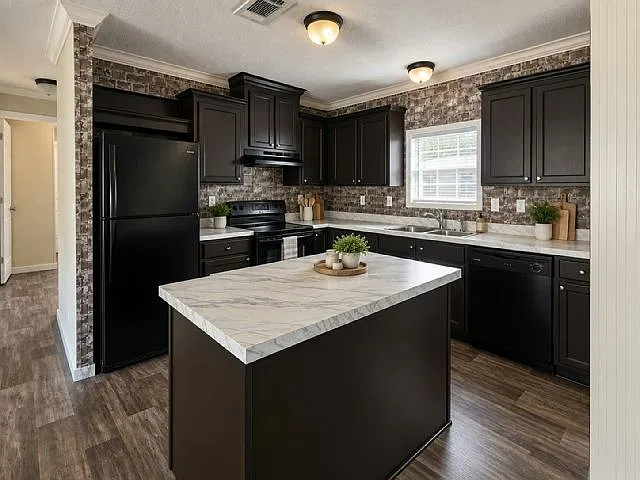 3 bed, 1040 sqft, $2,100 — Photo 2