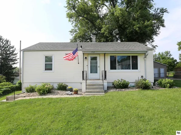 7923 Grant St, Omaha, NE 68134