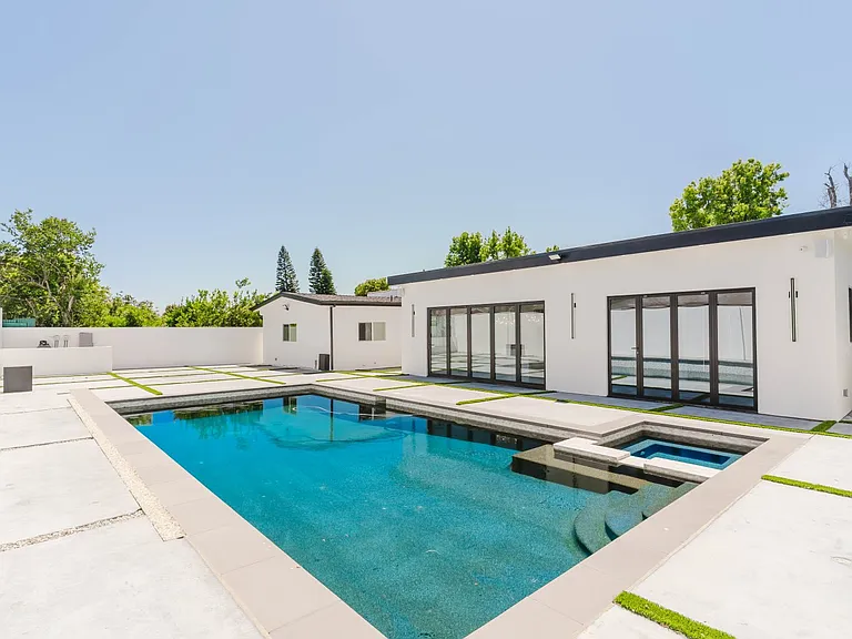 9010 Dempsey Ave — Photo 43