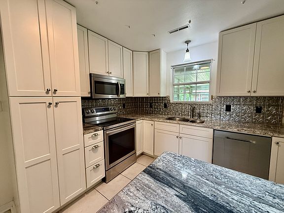 2nd image of 204 Nandina Rd