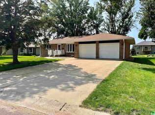 212 E Lincoln St, Elk Point, SD 57025