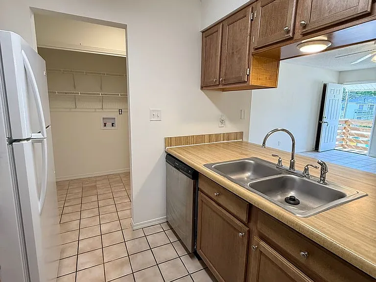 513 Landview St #D — Photo 7