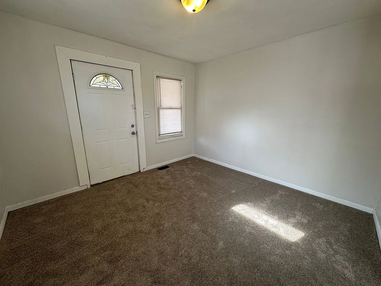 Showings Start Friday: 1 Bedroom / 1 Bath Located At 419 S Arlington Ave. In Indianapolis. — Photo 3