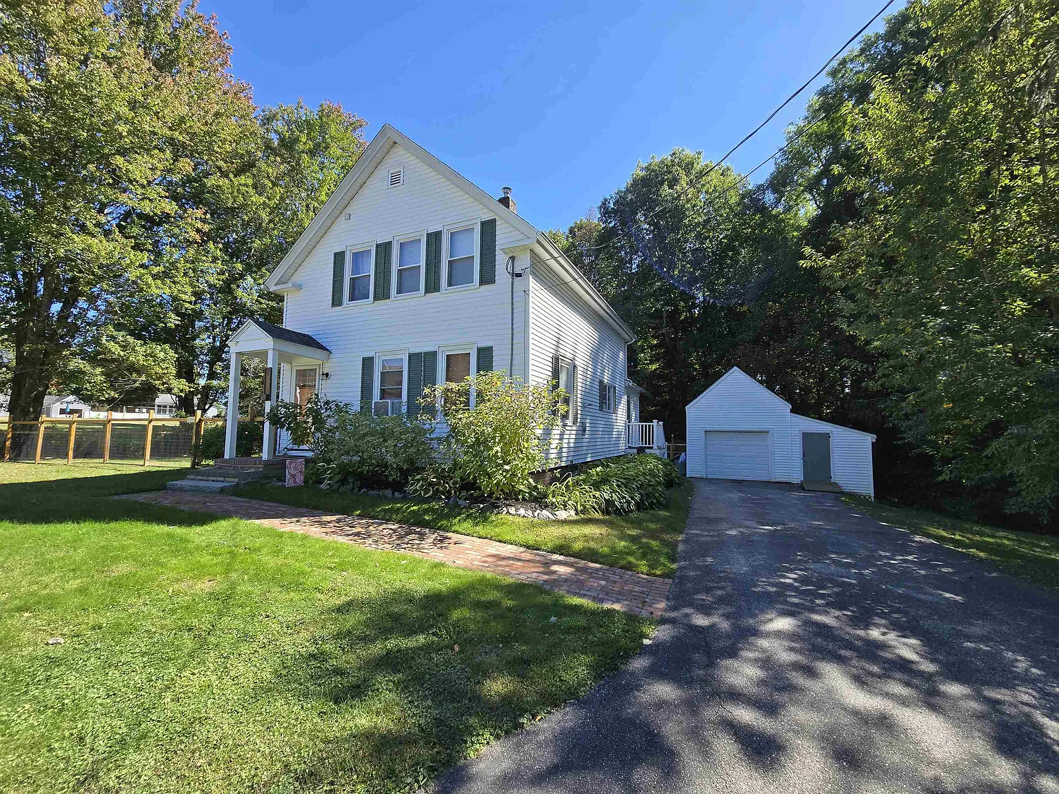 3 bed, 2.0 bath, 1334 sqft, $2,900 — Photo 3