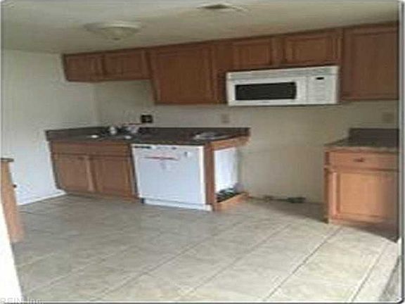 4th image of 4614 Greenwood Dr