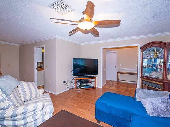 5th image of 828 Alderwood Way
