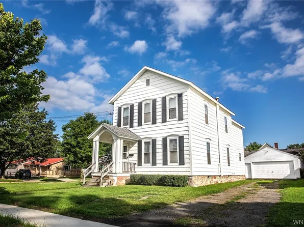 59 College St, Gowanda, NY 14070