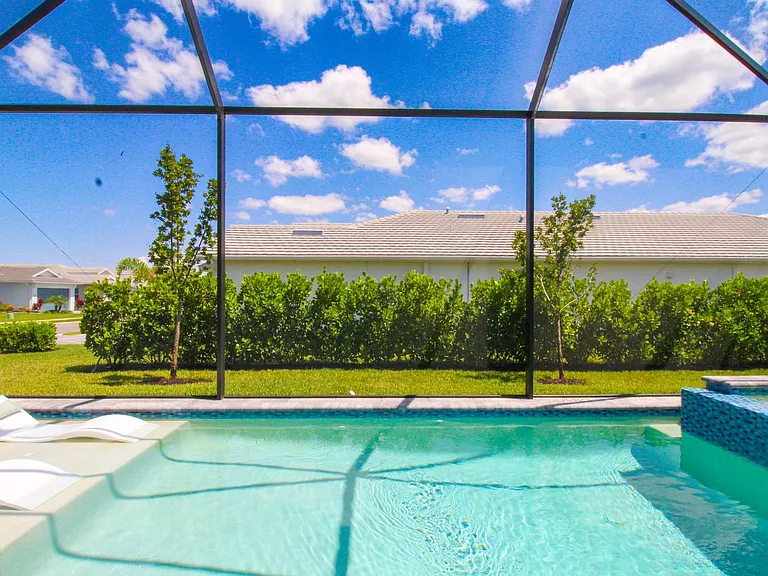 9241 Cayman Dr — Photo 44